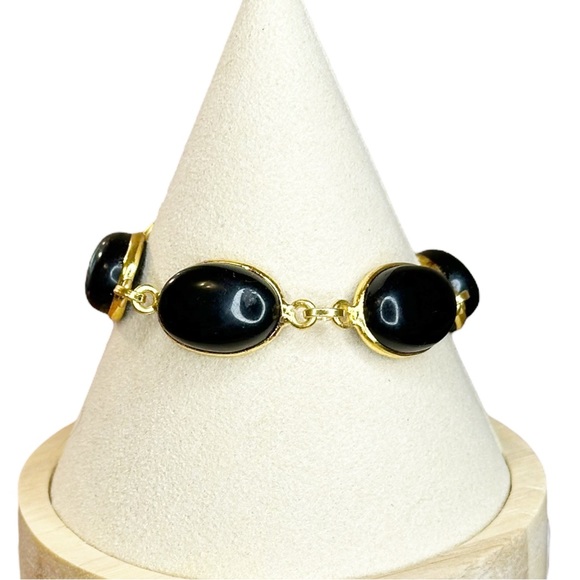 Vintage Gold Tone Black Onyx Scarab Style Toggle Bracelet - Picture 2 of 6